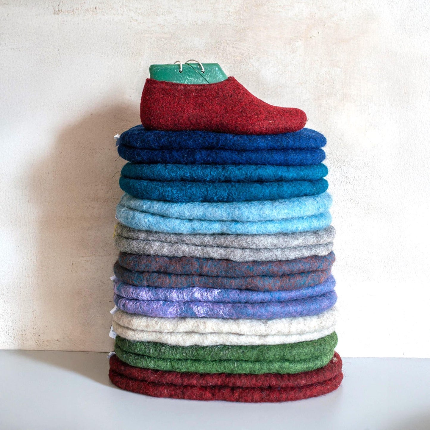 Burebure Prefelted Wool Slippers Set + Felting Lessons – Pre-Felted Slipper Base for Easy and Mistake-Free Felting – Learn Felting the Right Way