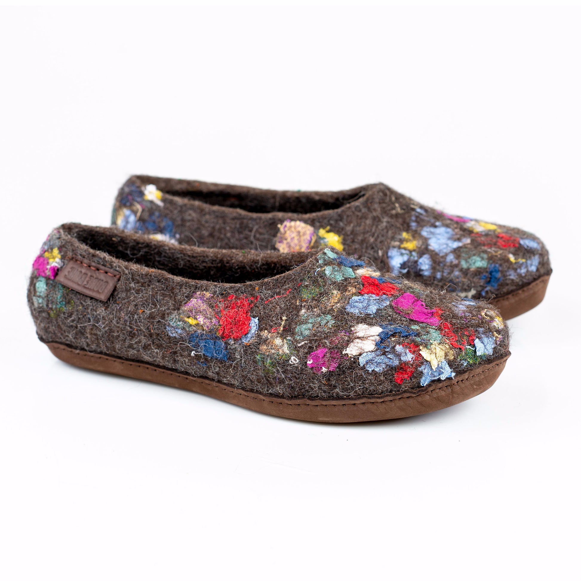Dark brown felted wool slippers with natural linen decoration