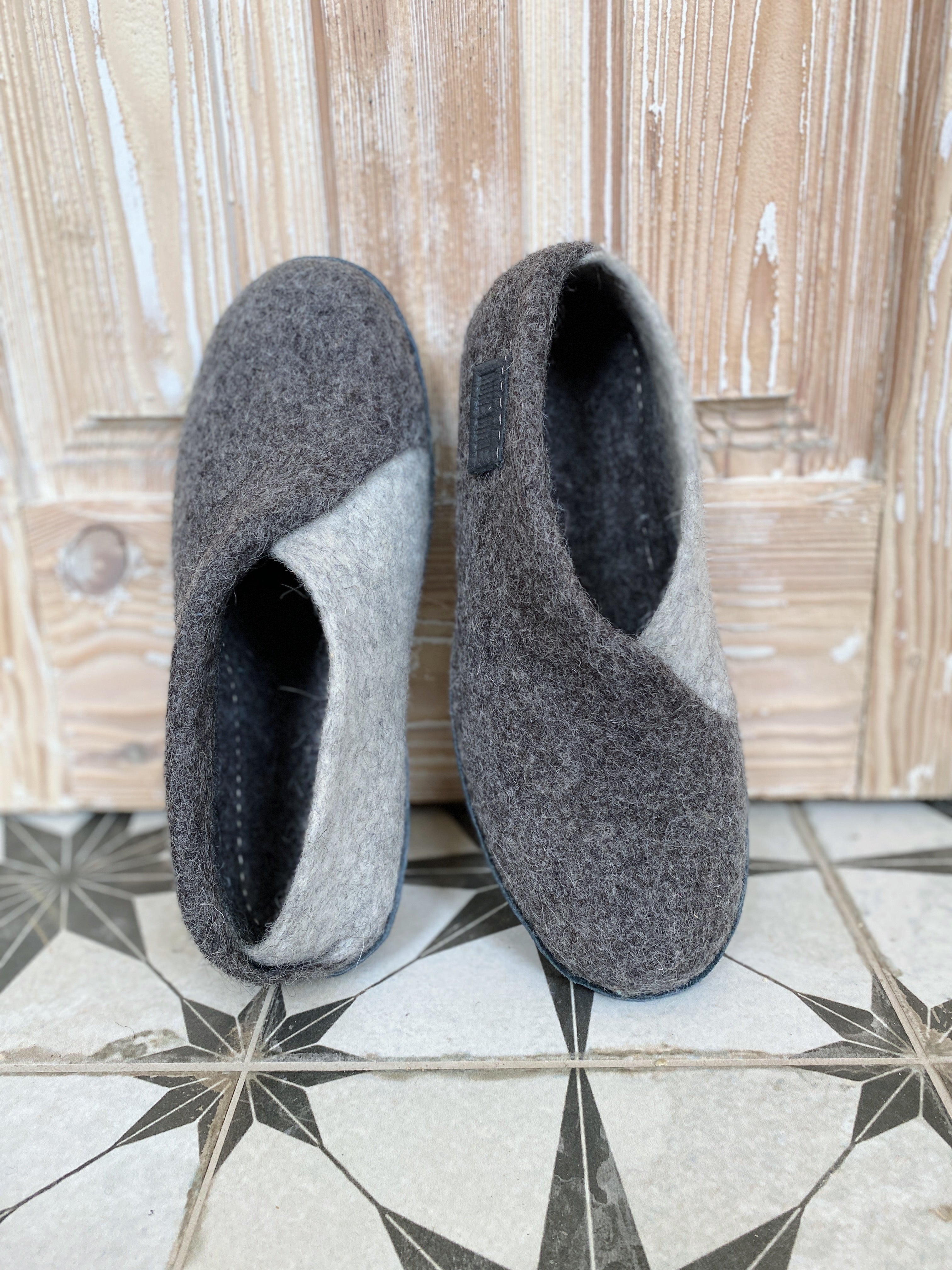 Ready to ship in size EU 38/ 7.5 US Women Felt wool slippers outlets - On sale