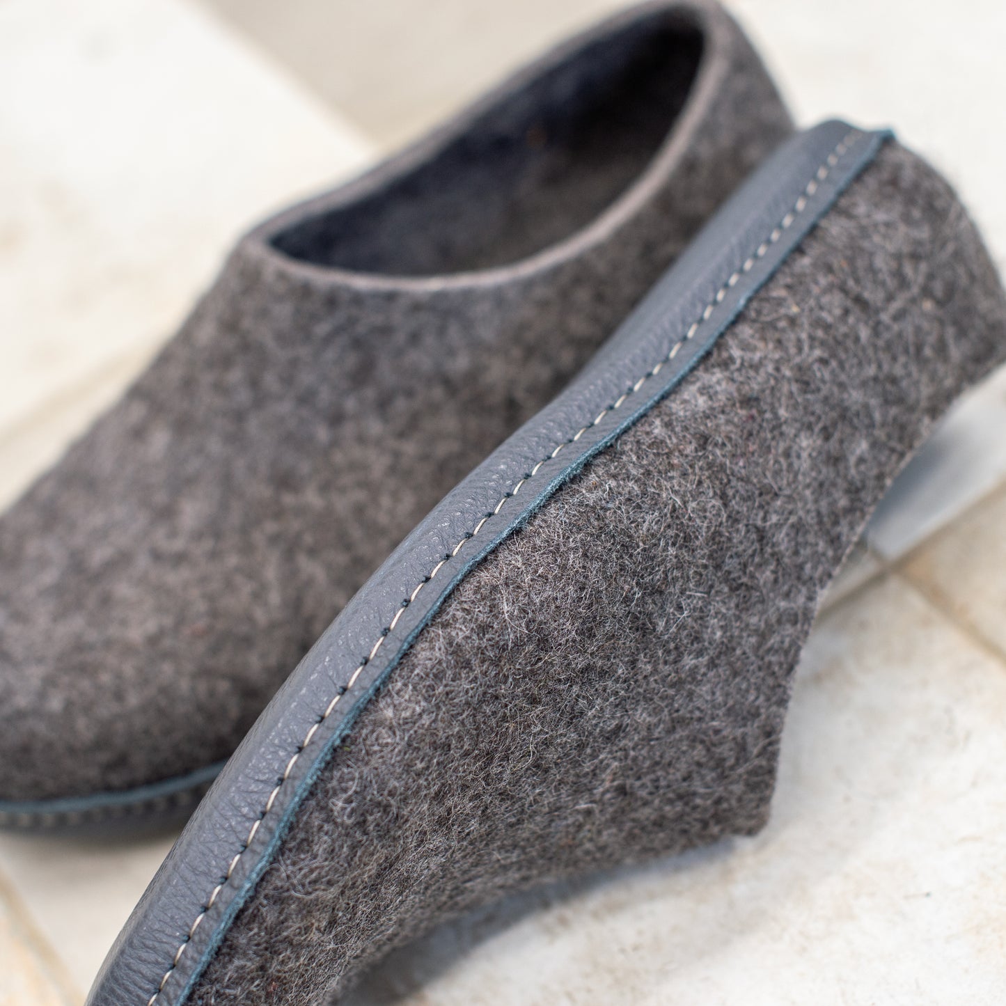 Men's Classic Wool Slippers - Gray