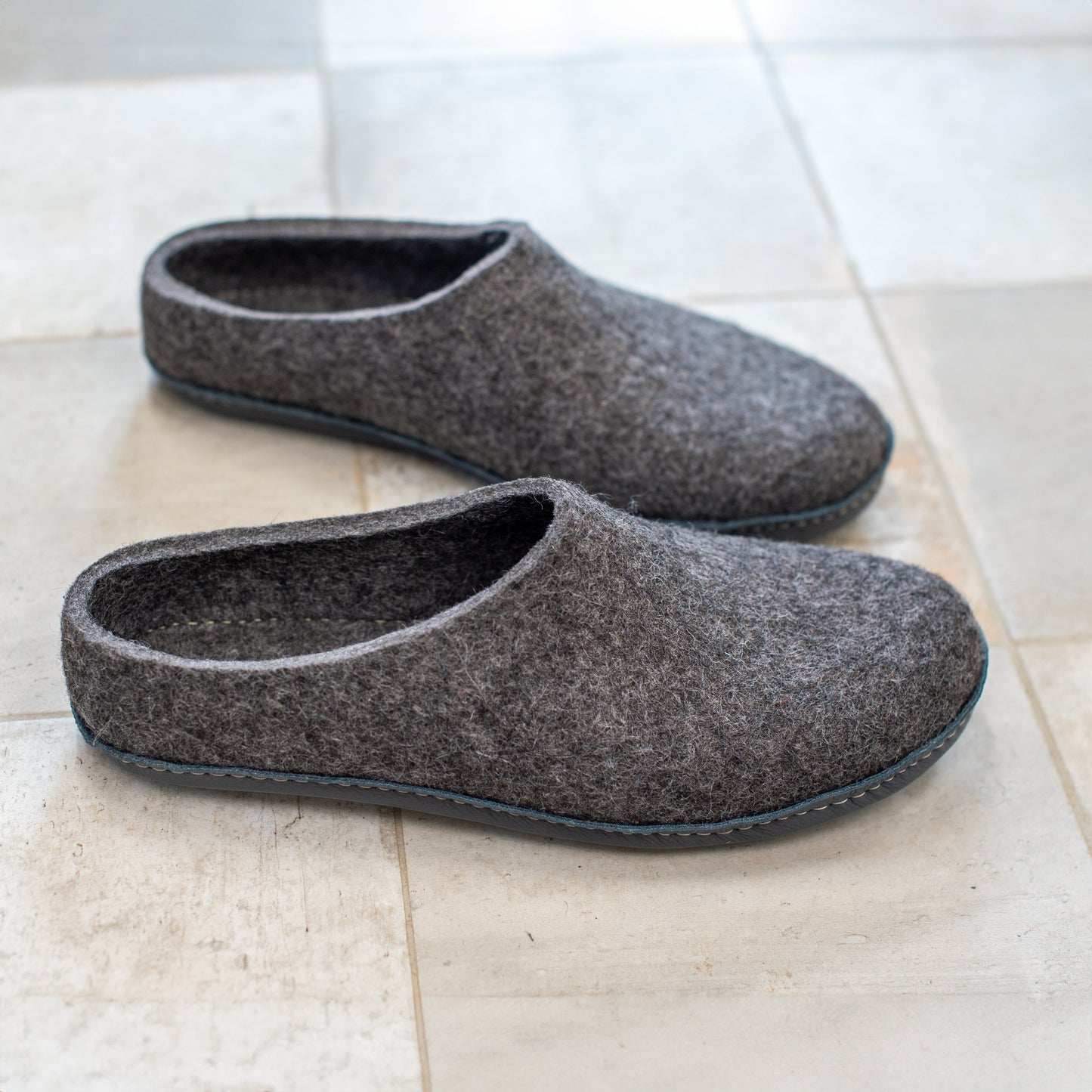 BureBure felted wool slippers