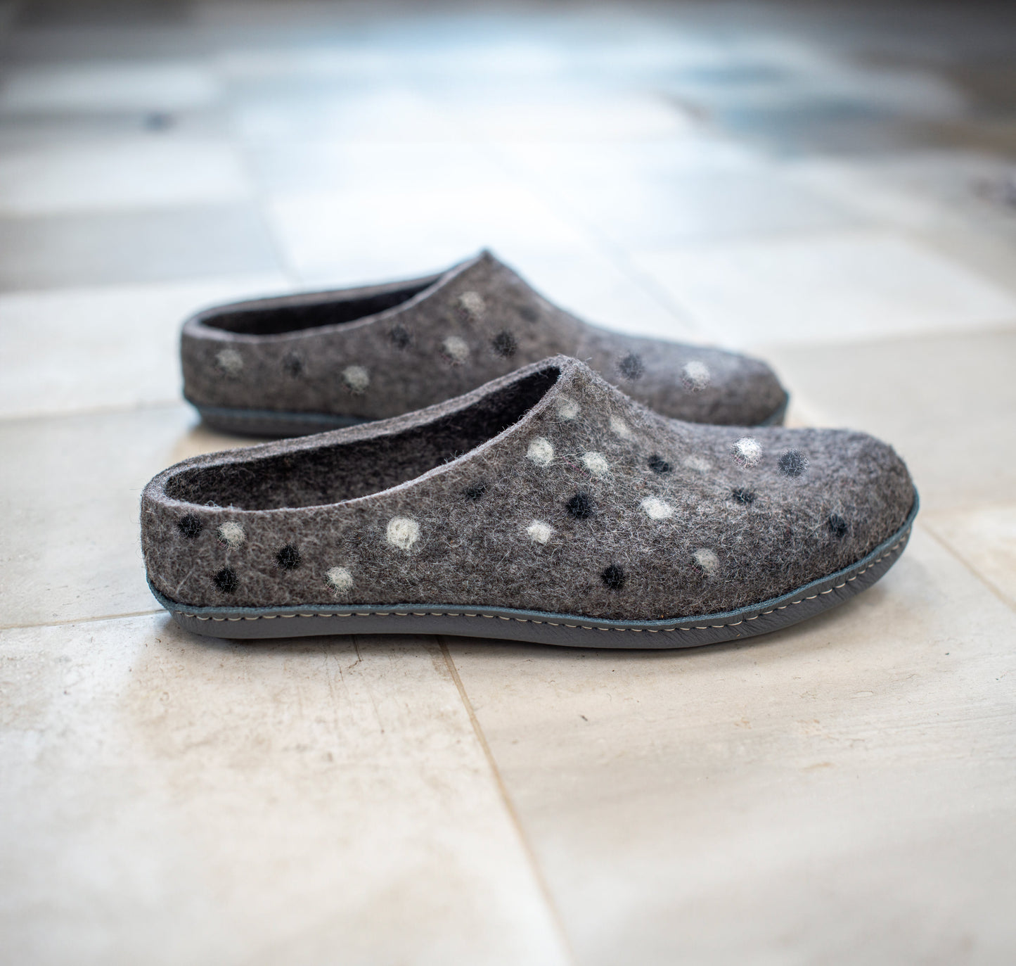 Slip-On Slippers SEMI-Dots