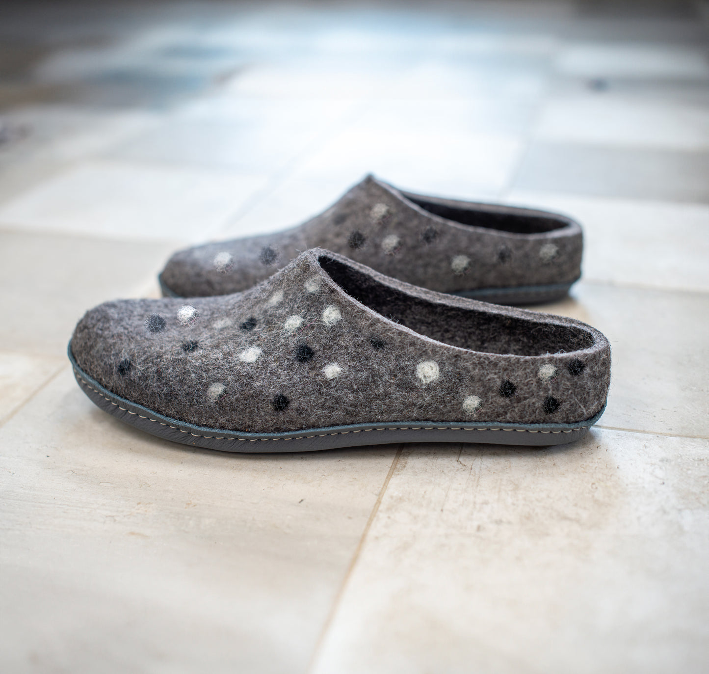 Men's slippers - SEMI Dots