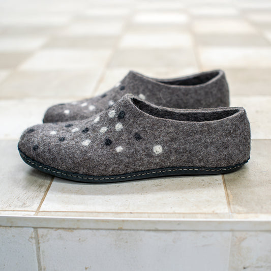 Men's Classic Wool Slippers - Gray Dots