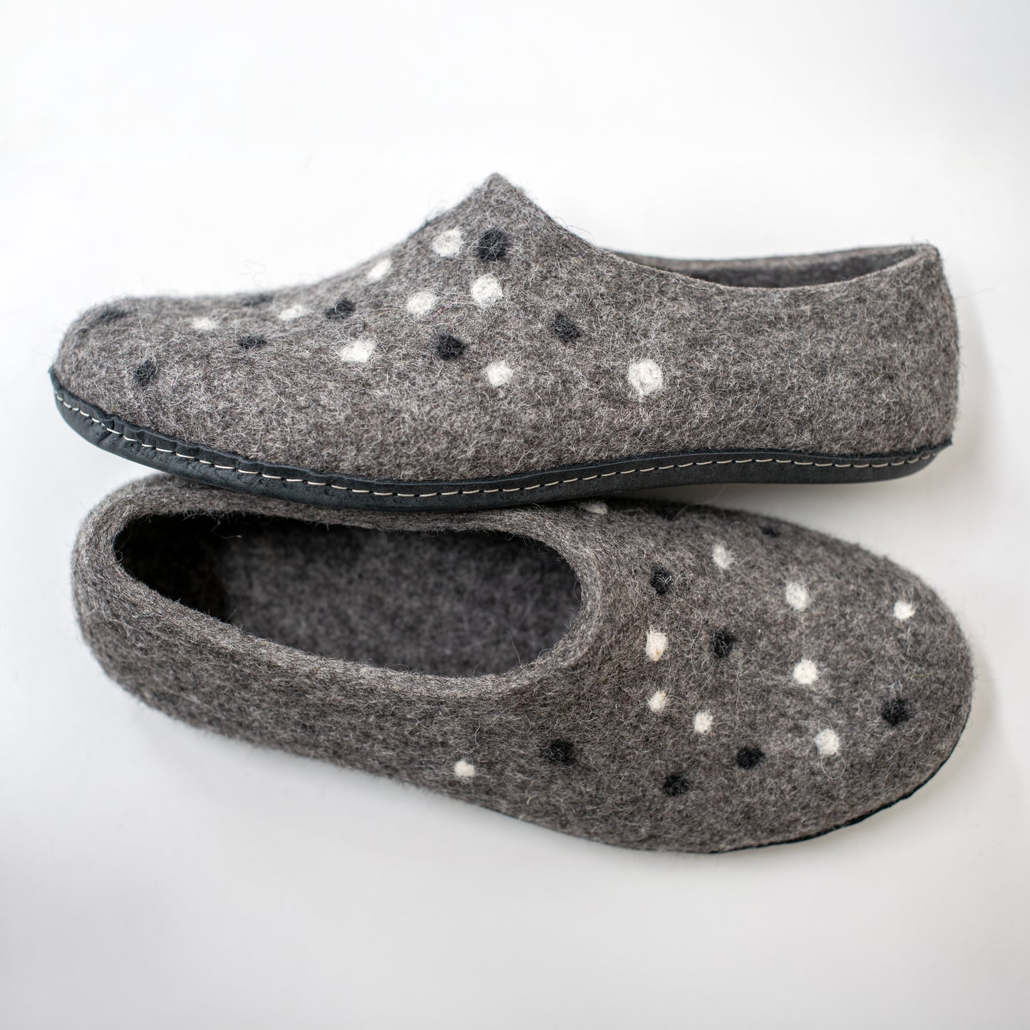 Men's Classic Wool Slippers - Gray Dots