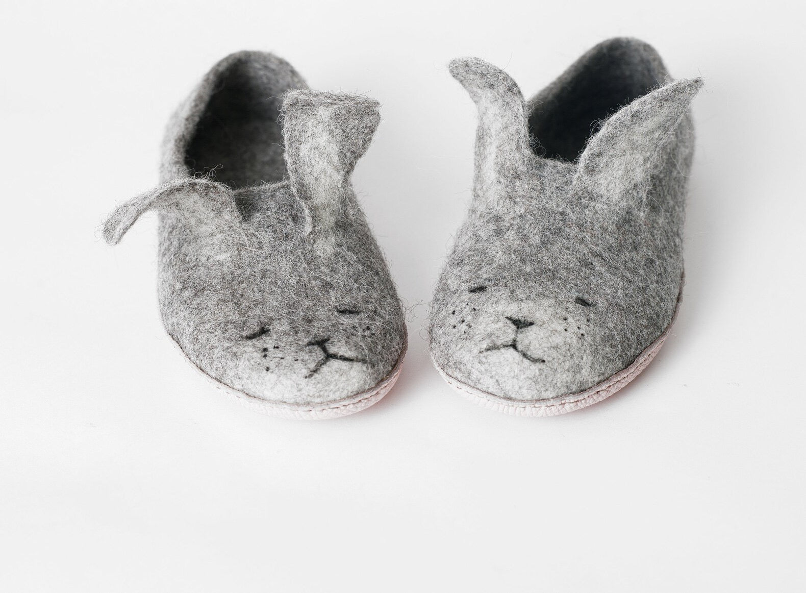 Grey Bunny Slippers Youth (Eu 30/39) – BureBure handmade felted