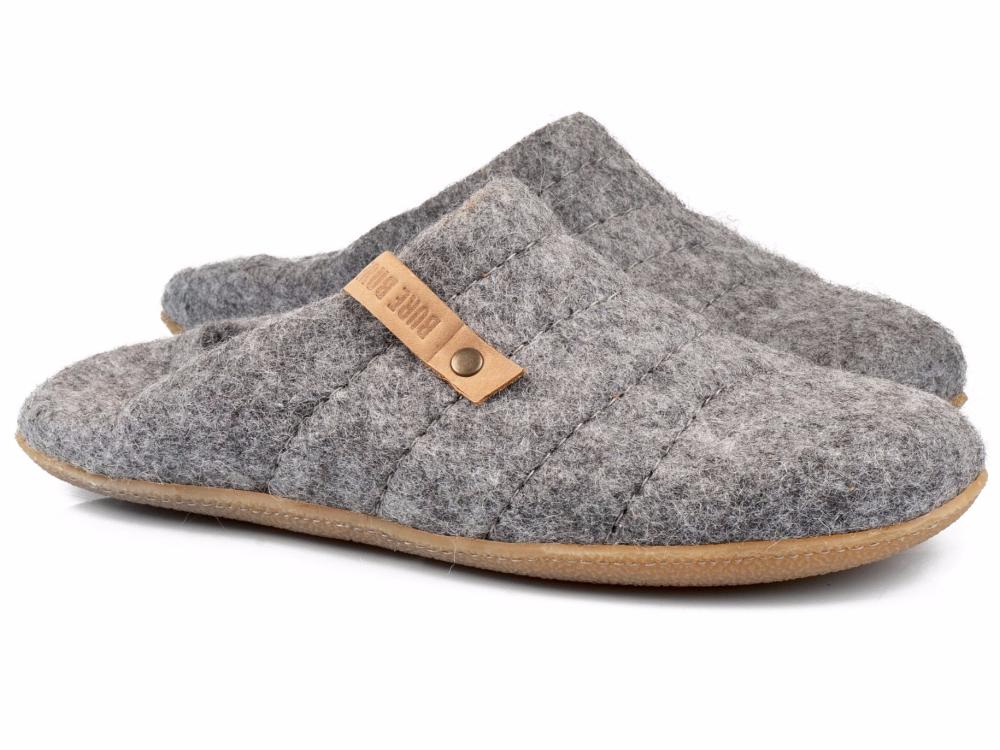 Collapsible felted slippers for ladies with the backs folded 