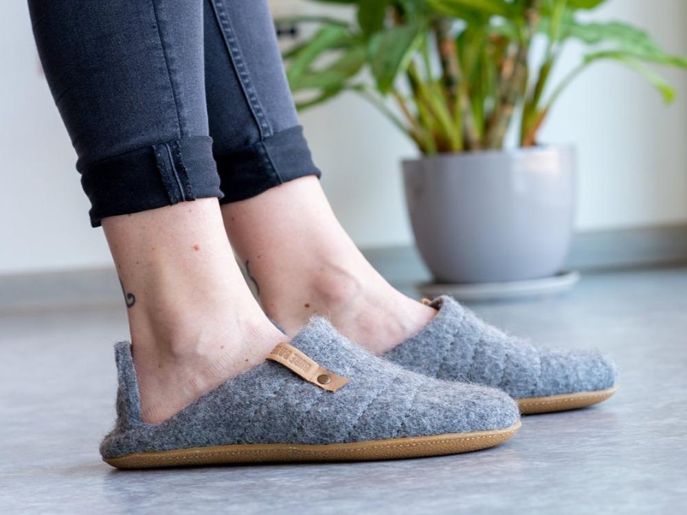 Collapsible back felted wool clogs on feet