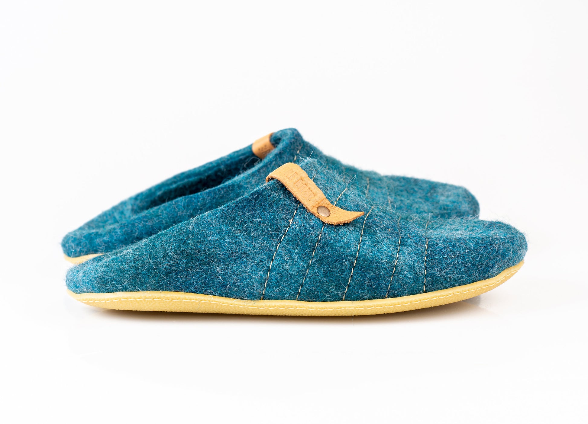 Mens natural wool slippers with collapsible back and sturdy stitching